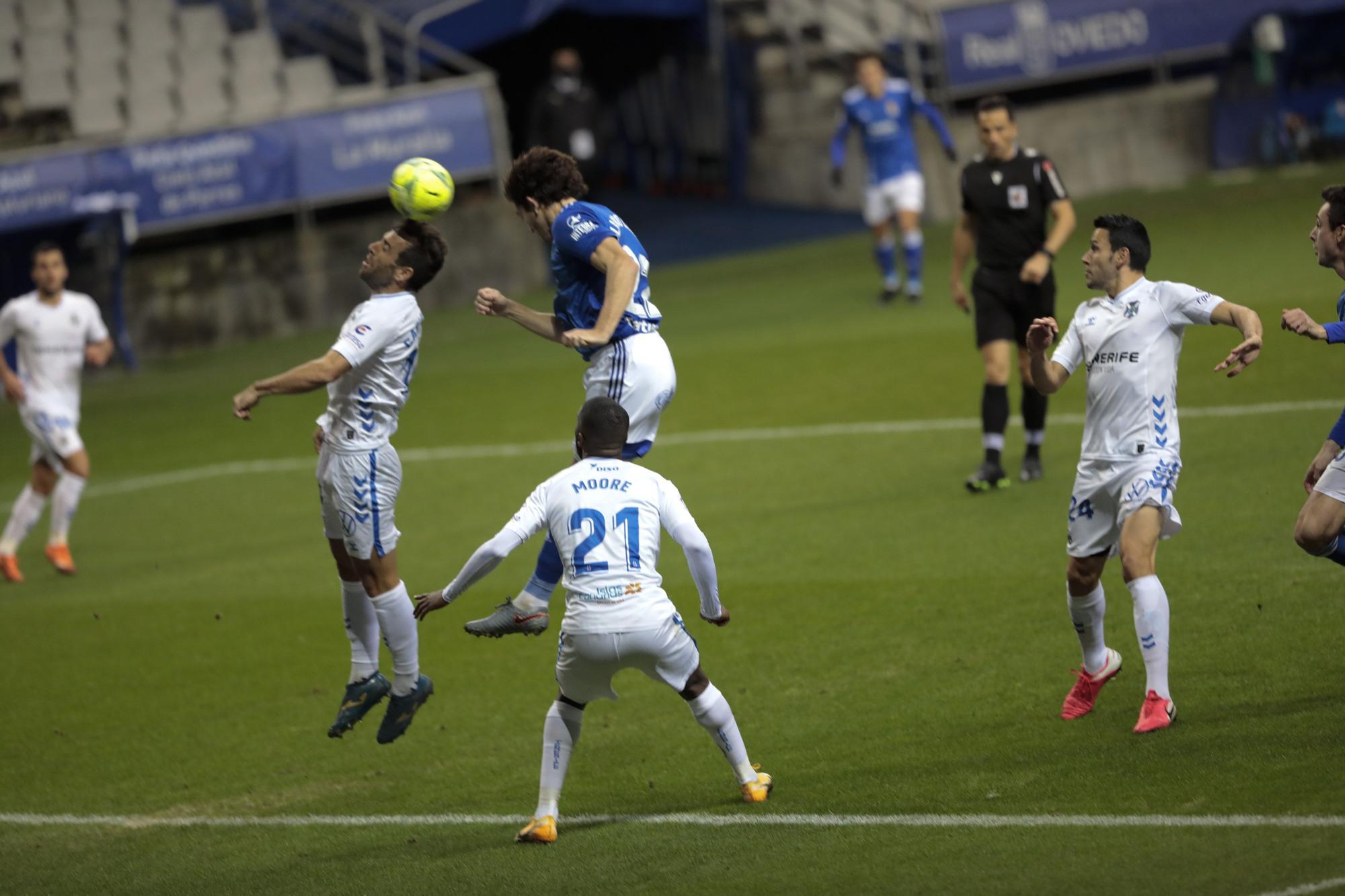 El partido del Oviedo ante el Tenerife, en imágenes