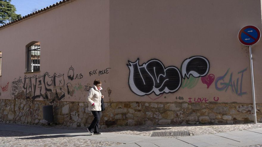 El puño, la rosa y el bidón de gasolina