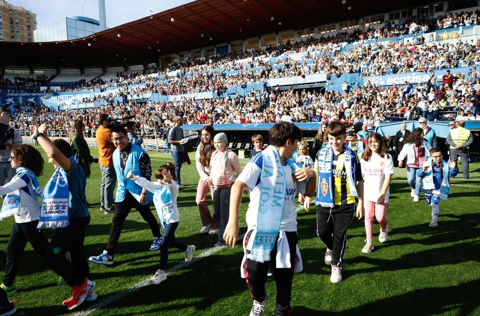 En imágenes | Zaragoza le mete un gol al cáncer de la mano de Aspanoa