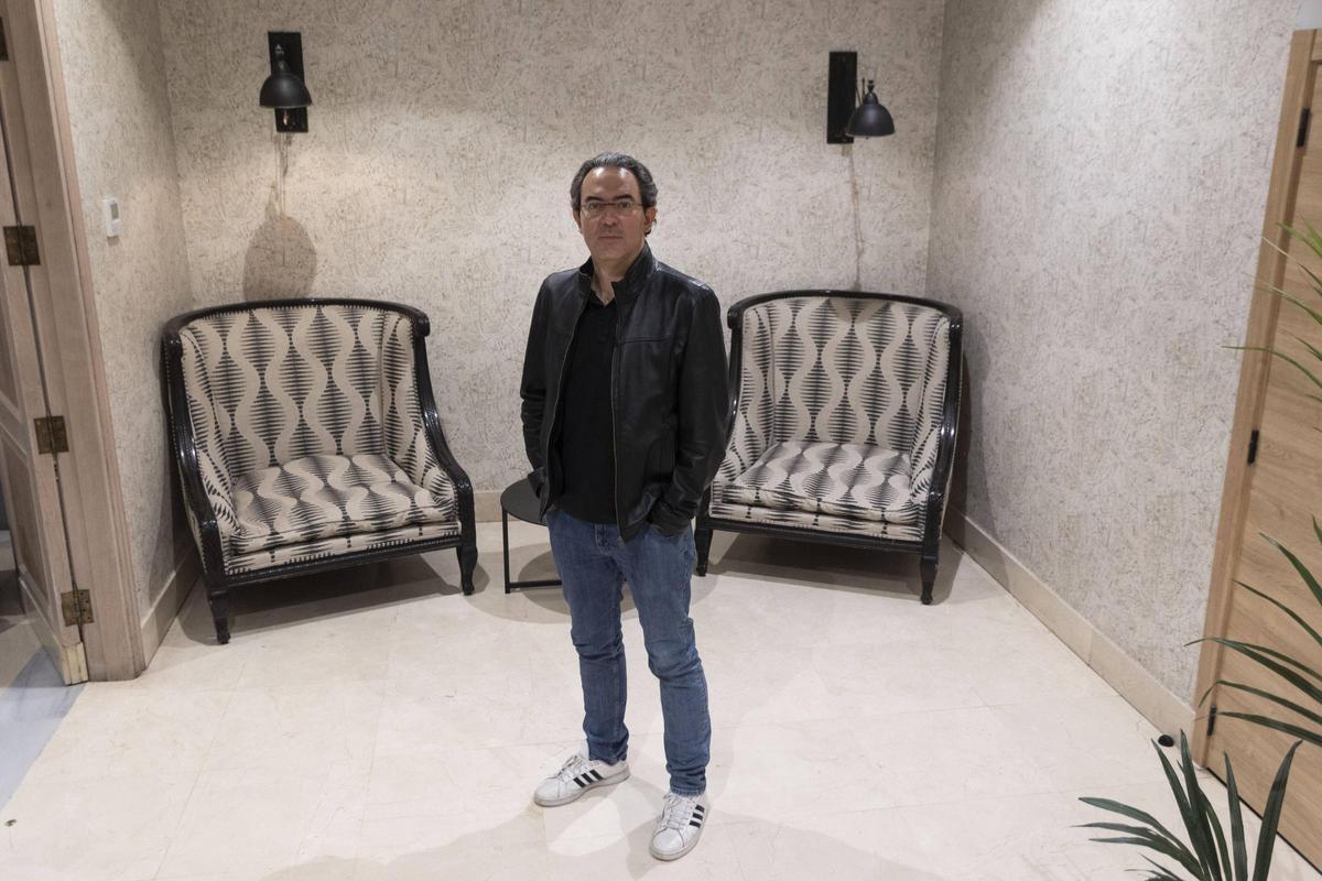 El escritor colombiano Juan Gabriel Vásquez, autor de "Los nombres de Feliza", este lunes en València.
