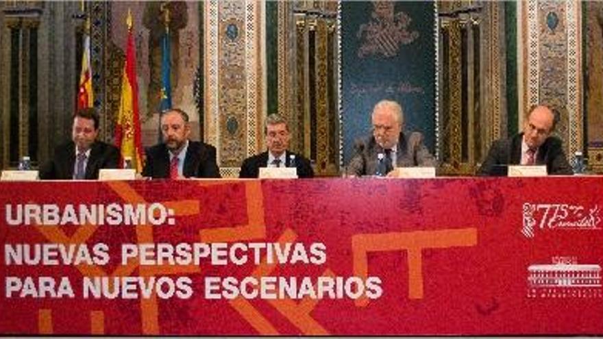 Giner, Ayuso, Baño, Calvo y Palau, ayer, al inicio del debate en la Beneficiència.