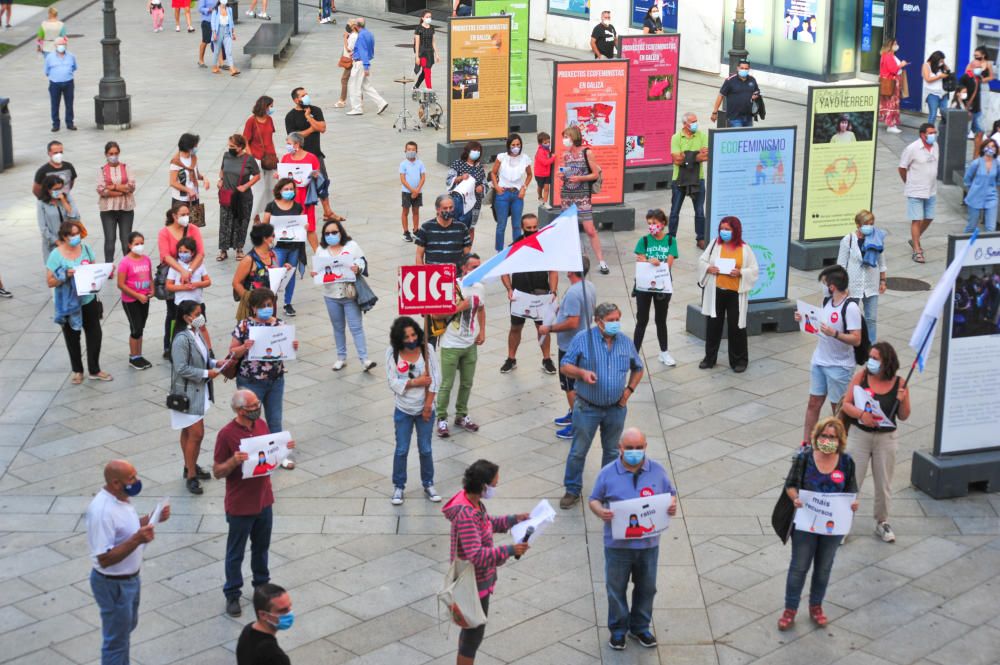 Concentración de la comunidad educativa en Vilagarcía.