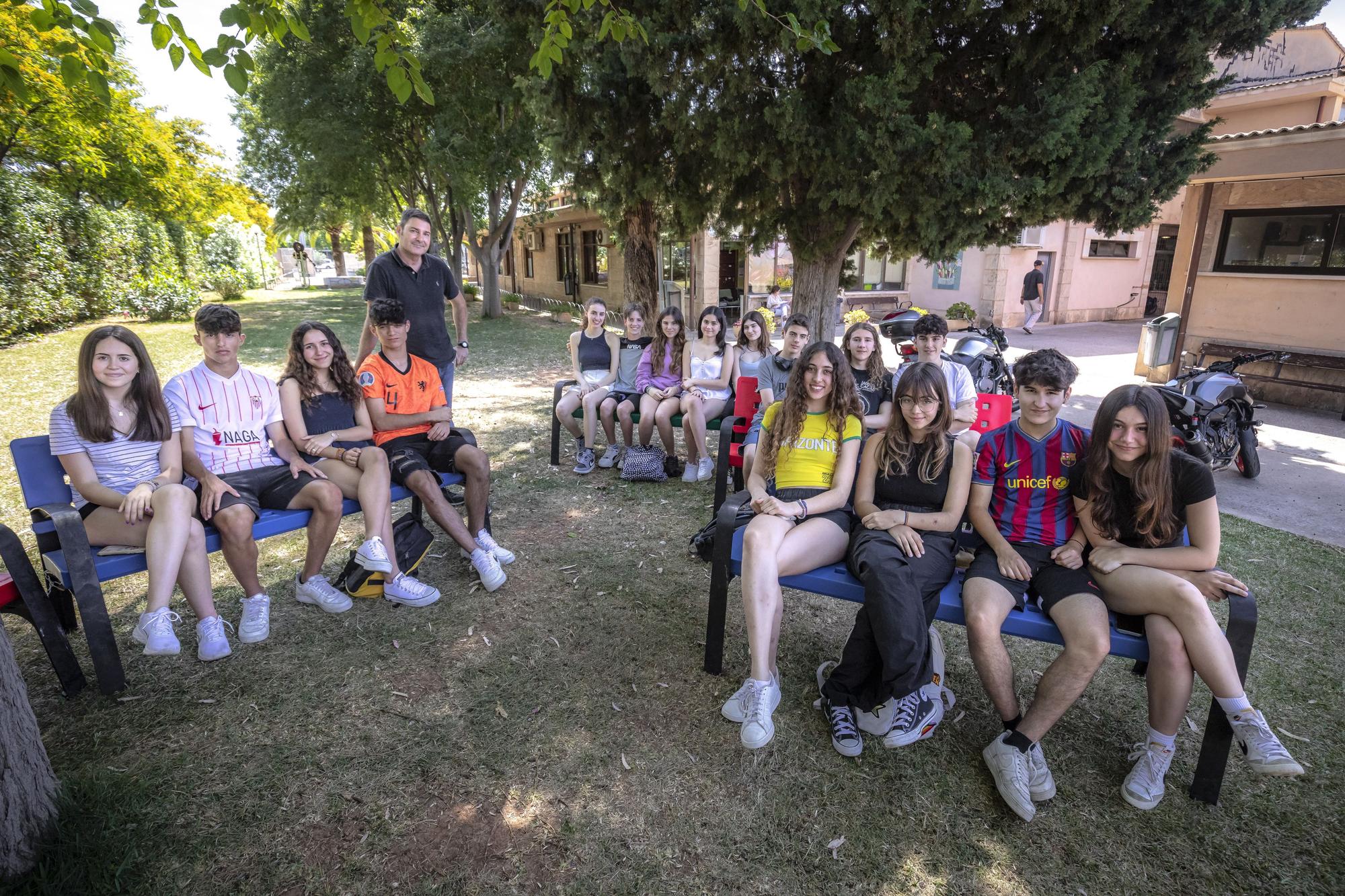 Estudiantes de sobresaliente en Mallorca: "Tenemos amigos que desconocen la historia del franquismo y se informan por Tik Tok"