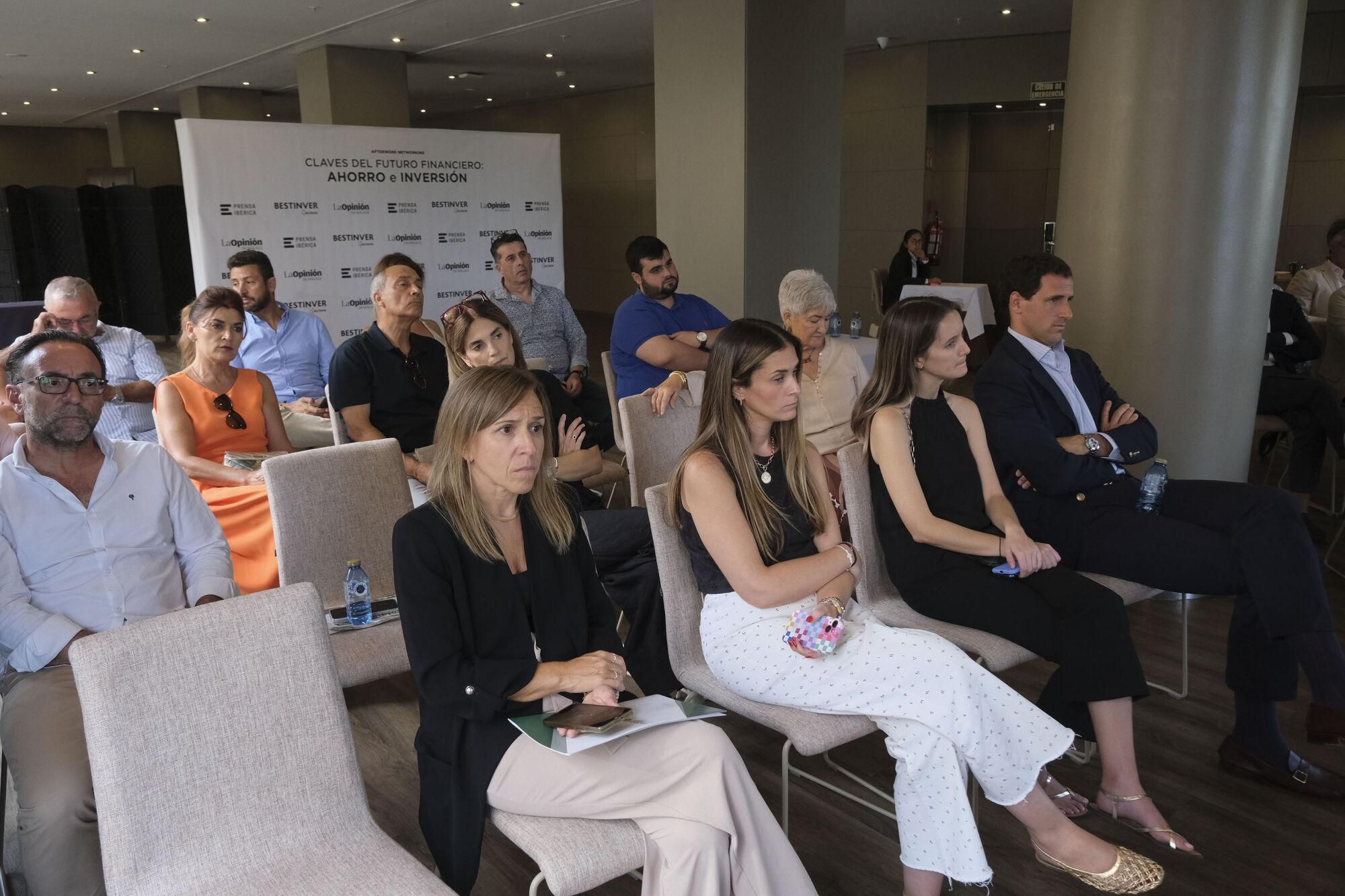 Expertos reunidos por La Opinión apuestan por el conocimiento financiero para superar los actuales tiempos de incertidumbre
