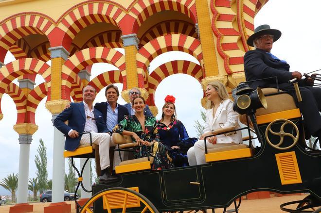 Amigos y familiares en El Arenal el lunes de Feria