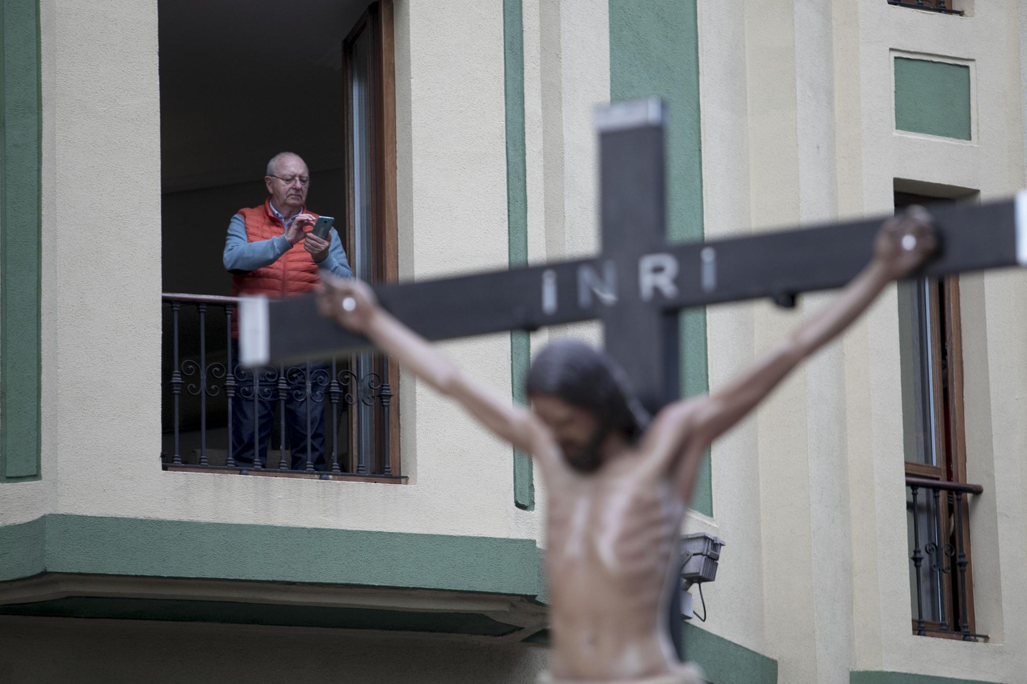 EN IMÁGENES: Gijón arropa al Cristo de los Mártires en su regreso a las calles