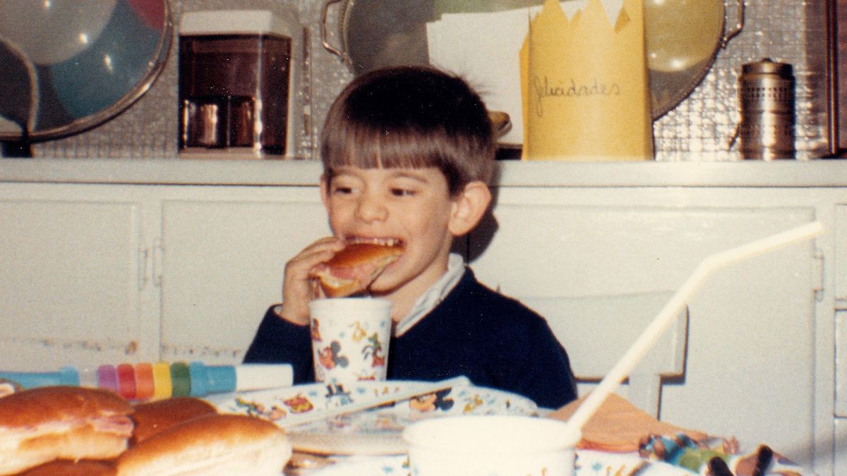 Jorge de Cascante, celebrando la felicidad que proporcionan los placeres sencillos, el día de su sexto cumpleaños.