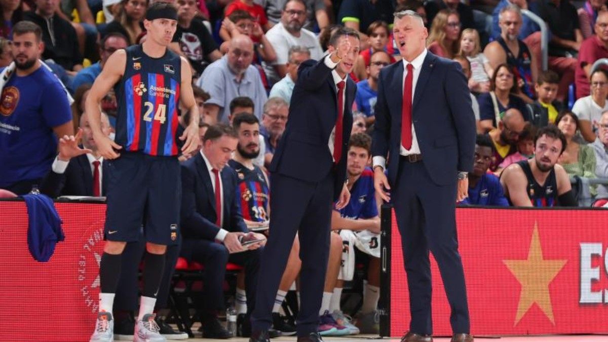 Jasikevicius hablando con David García, uno de sus asistentes