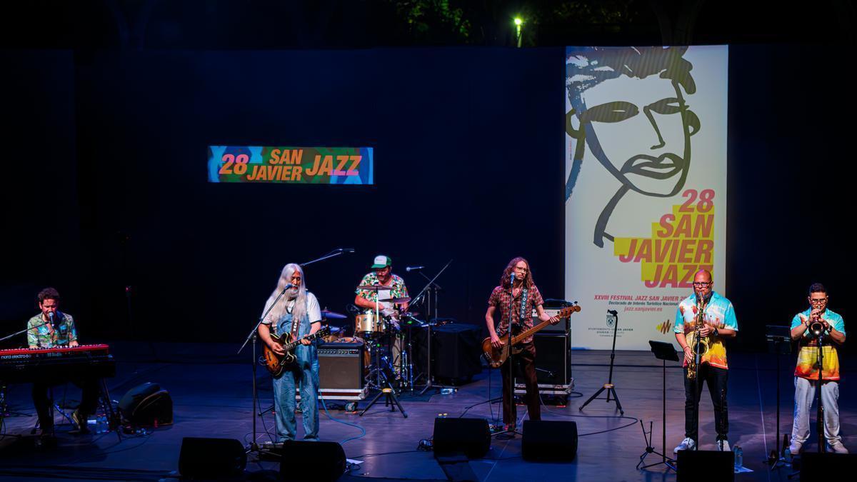 Los Young Gun Silver Fox son los maestros absolutos en trasmintir buena onda sobre el escenario