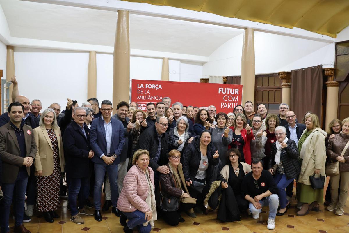 Bielsa con militantes y alcaldes de l'Horta Nord.