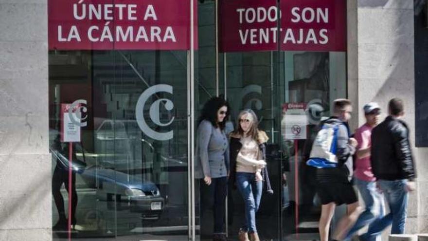 Una imagen tomada ayer en las oficinas de la Cámara de Comercio de Alicante.