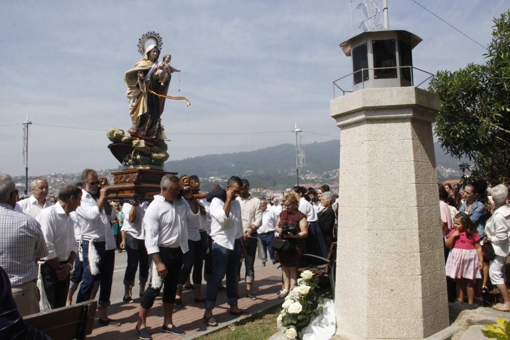 Meira se vuelva en la ofrenda a los marineros