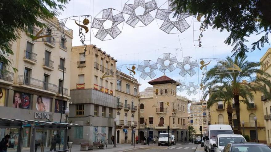 La Plaça de Baix de Elche, decorada hoy de Navidad