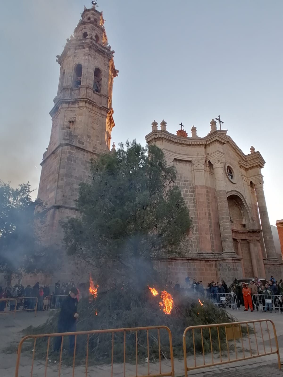 La Vall recupera su multitudinario pasacalle de Sant Antoni