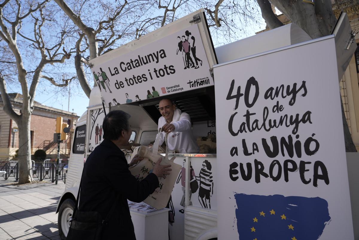 Furgoneta informativa que commemora els 40 anys de Catalunya a la Unió Europea