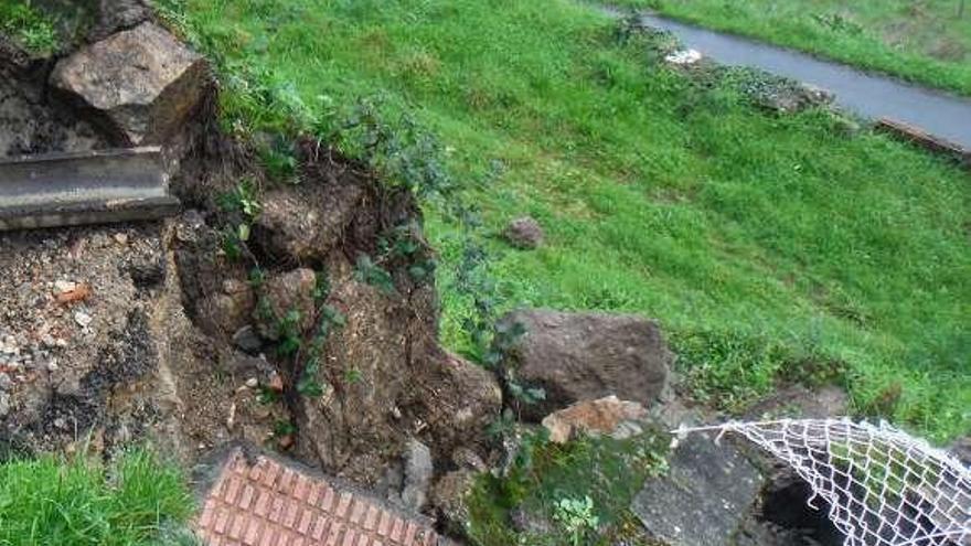 La zona afectada por el derrumbe el Camiño da Vela.  // Castro Quiroga