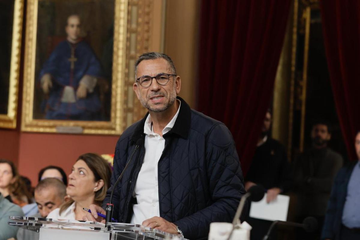 José Villanueva interviene en el pleno.