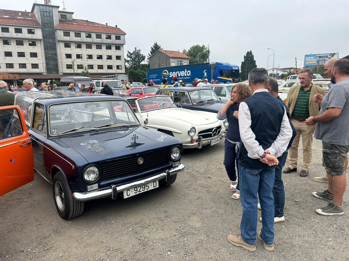 Joyas sobre ruedas: más de 140 vehículos históricos se dan cita en Padrón Joyas sobre ruedas: más de 140 vehículos históricos se dan cita en Padrón