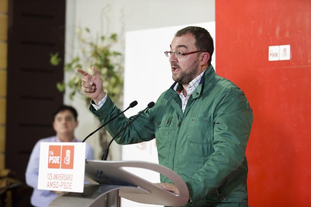 Pedro Sánchez participa en la Fiesta de la Rosa en Oviedo