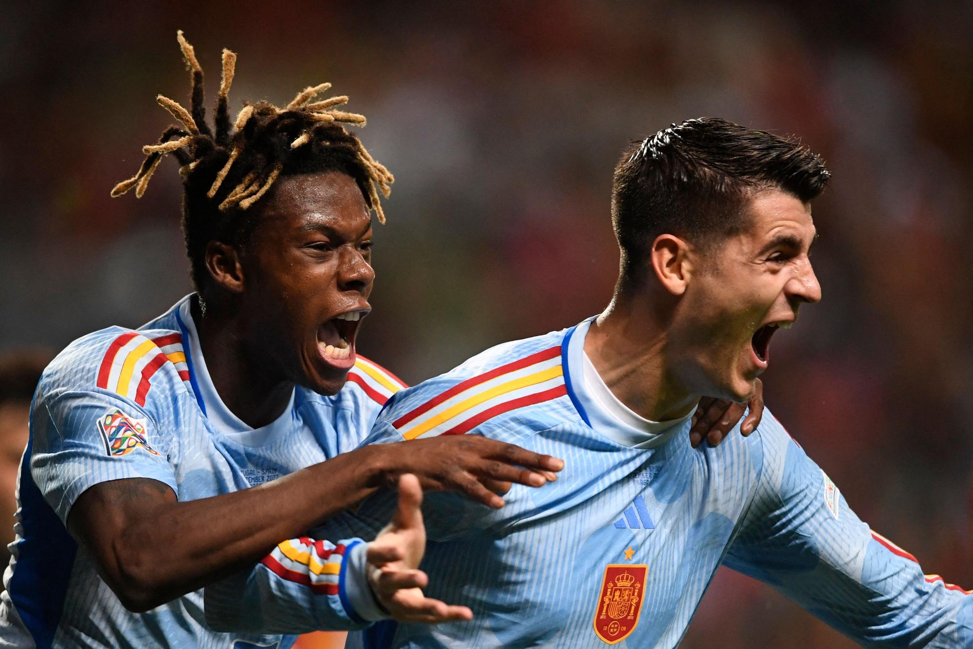 Nico Williams y Álvaro Morata celebran el gol de la victoria de España frente a Portugal.