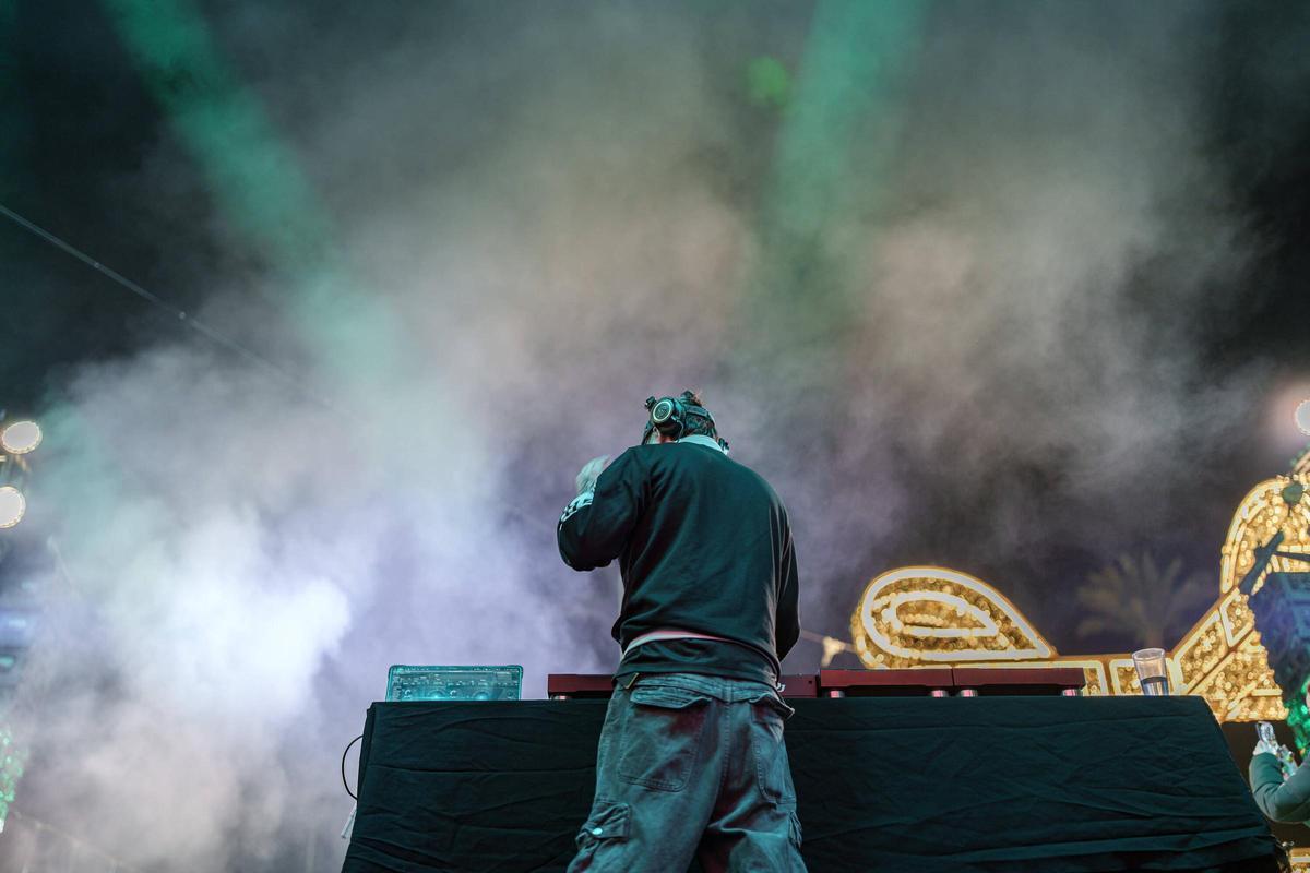 Miles de personas llenaron la plaza de España.