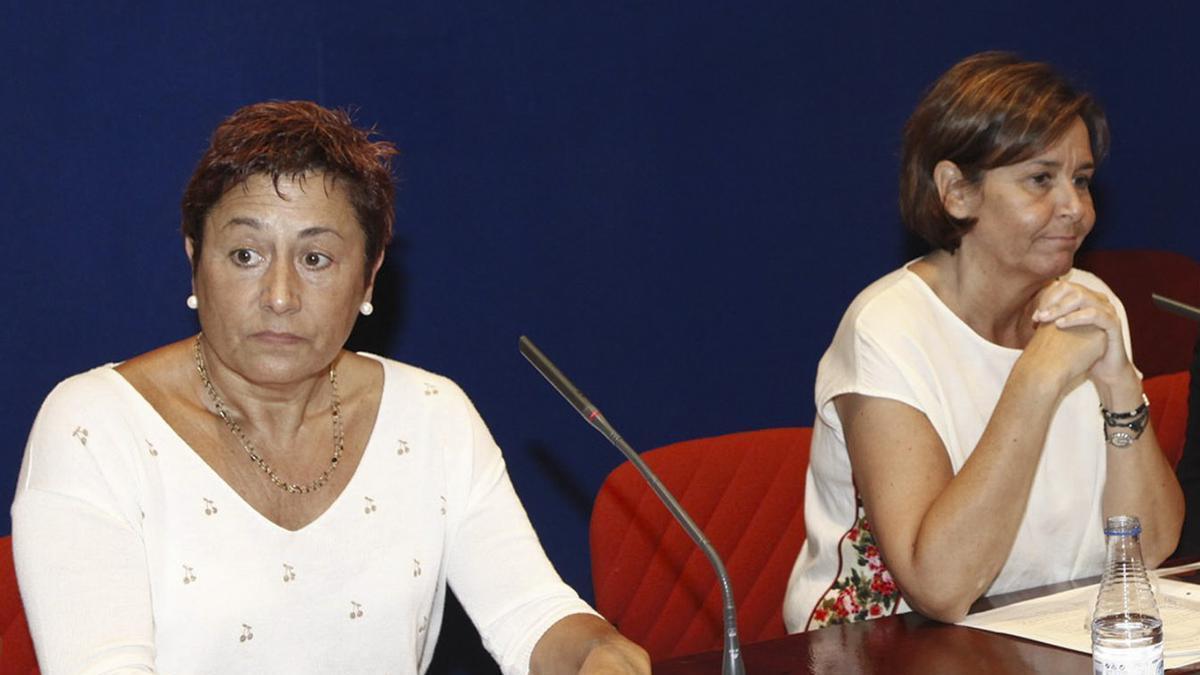 Por la izquierda, Carmen Moreno y Carmen Moriyón, en un acto cuando la primera aún era gerente de la Unión de Comerciantes.