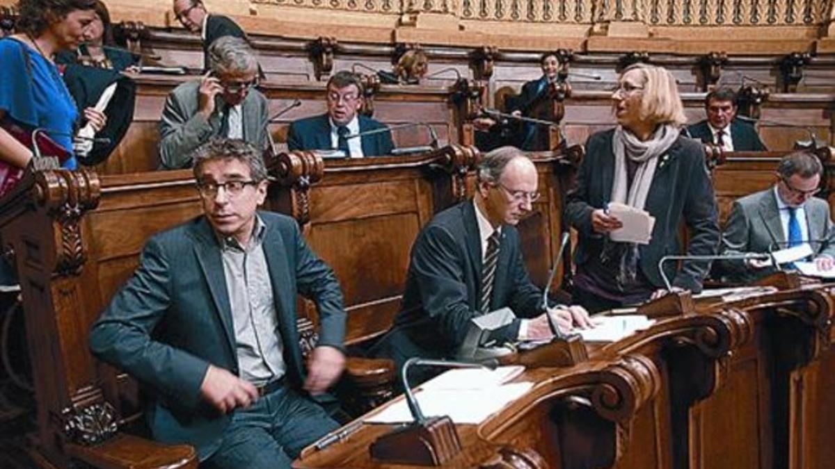 Jordi Martí y otros concejales socialistas, en el pleno de octubre.