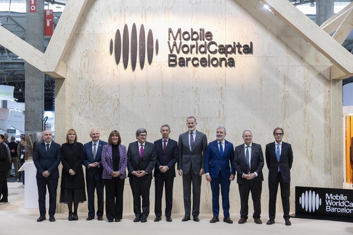 El Rey Felipe VI , Pedro Sánchez  y autoridades, asisten al acto de inauguración del MWC Barcelona 2024.
