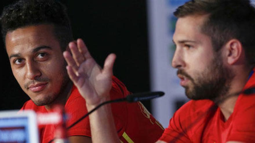 Jordi Alba niega cualquier tipo de tensión en el vestuario