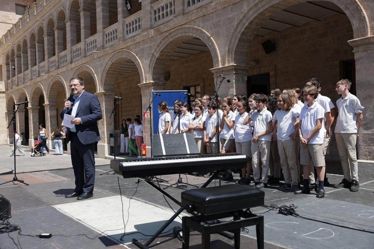 Un millar de escolares mallorquines reivindican el "valor cultural" de La Balanguera en la Misericòrdia de Palma