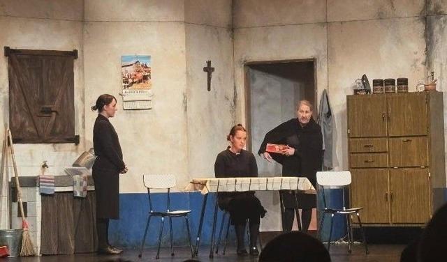 A compañía Malasombra presentando a súa versión de 'Bernarda'.