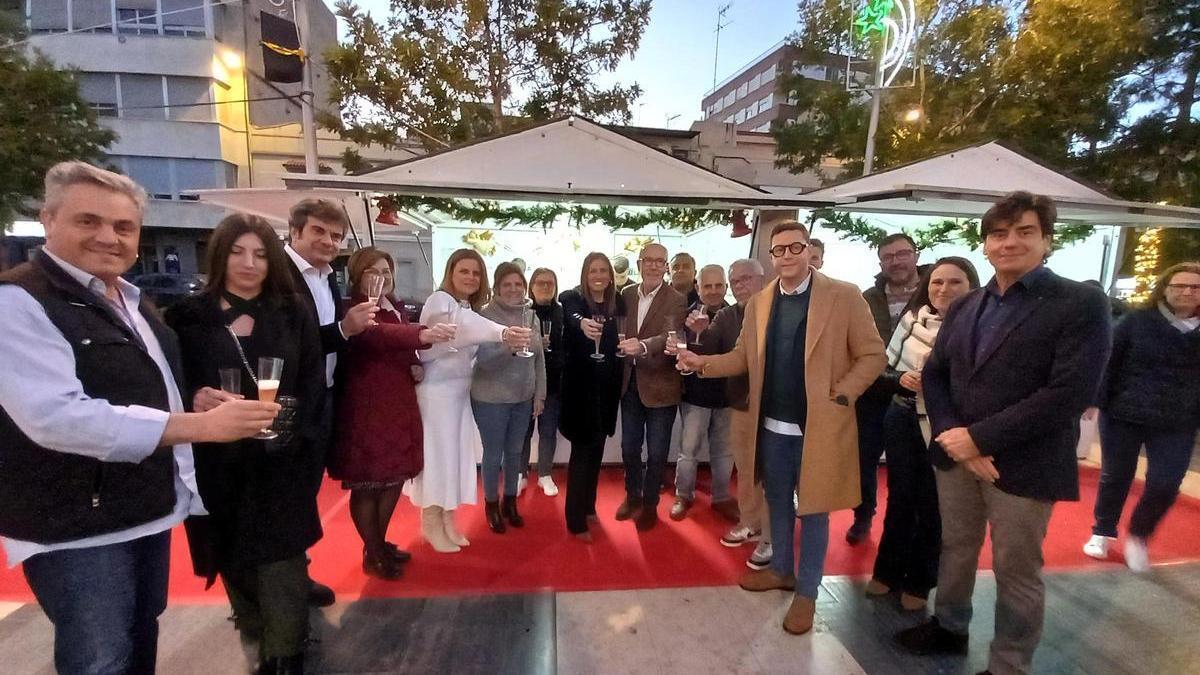 Brindis con el que la corporación municipal ha inaugurado este viernes la Fira de Nadal.