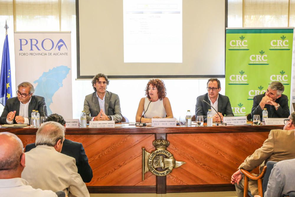 El Real Club Náutico acogió el Foro Provincia de Alicante (PROA), impulsado por la unión de colegios profesionales, sobre la relación puerto-ciudad