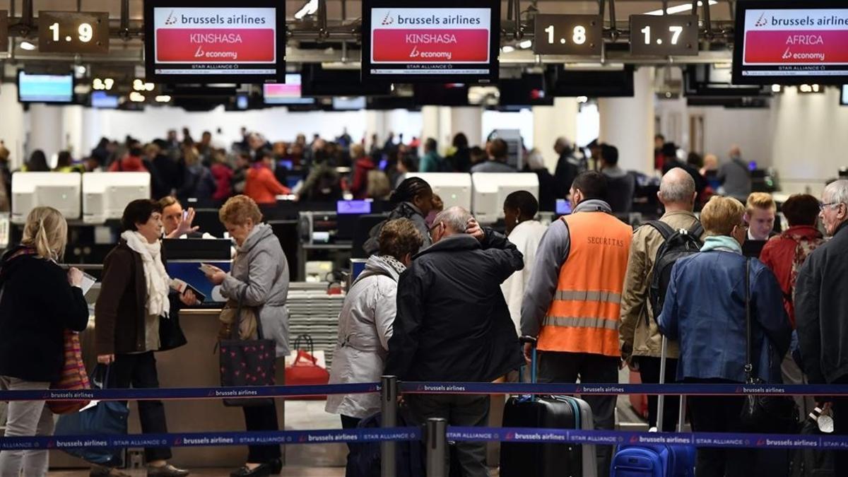 Aspecto del vestíbulo de salida del aeropuerto de Zaventem.