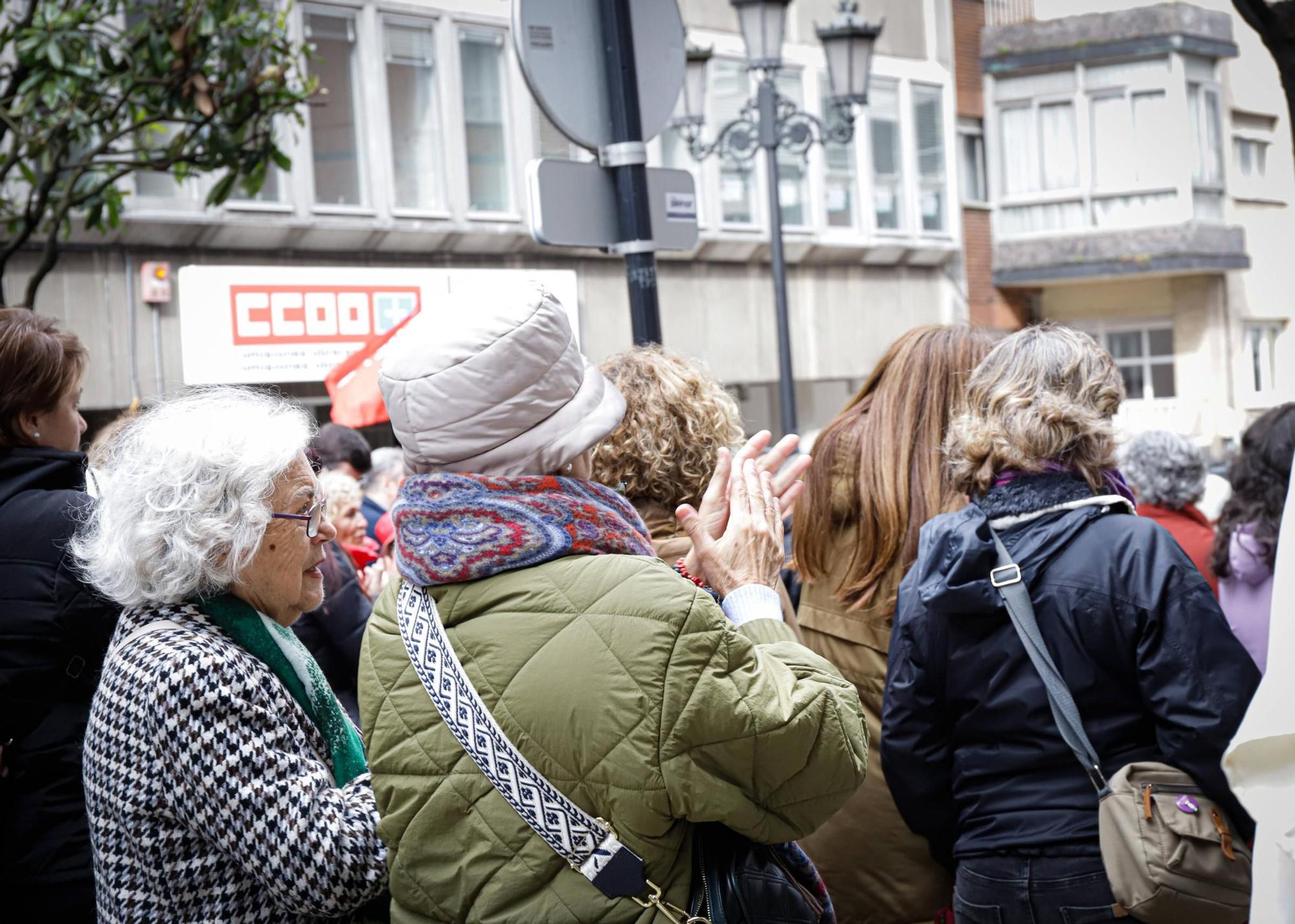 EN IMÁGENES: concentración en Oviedo en apoyo de Pedro Sánchez