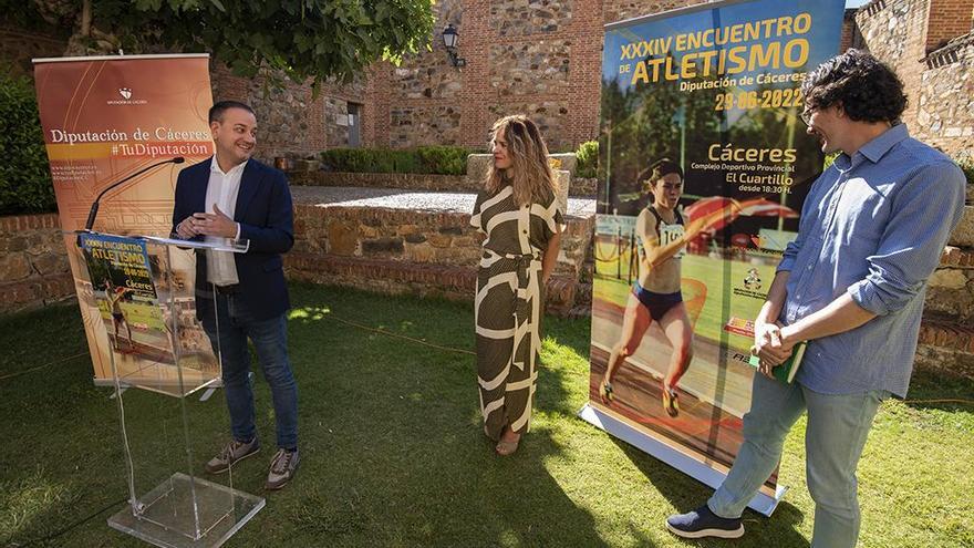 Imagen de la presentación del encuentro, con María Antonia Dique en el centro.