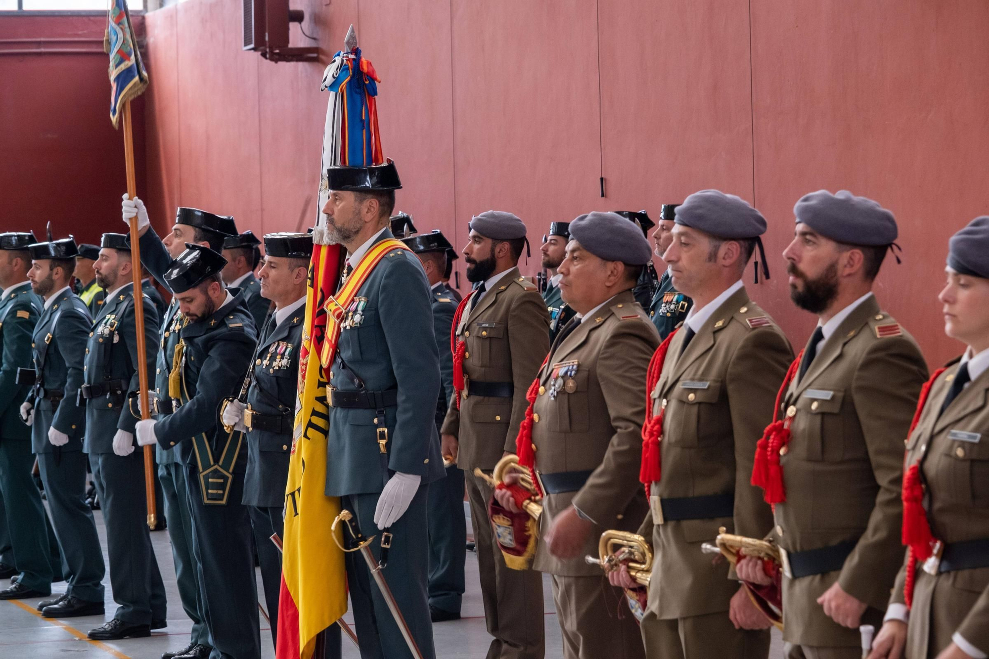 EN IMÁGENES: Así fueron los actos en Oviedo del 179 aniversario de la Guardia Civil