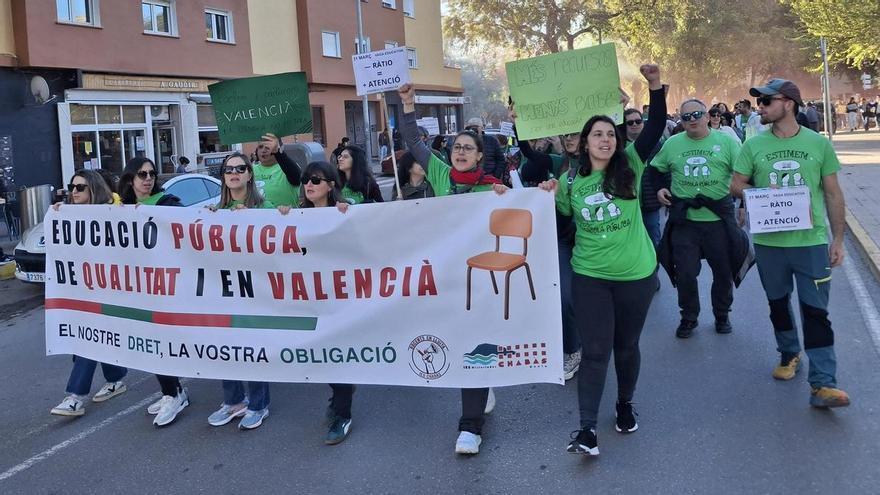 Aulas vacías y atronadora protesta: así se vive la huelga educativa en Dénia y la Marina Alta