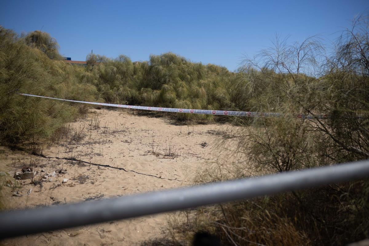 Imágenes de donde ha sido localizado el cadáver de la víctima. A 28 de agosto de 2026 en Isla Cristina, Huelva (Andalucía, España). La Guardia Civil ha detenido a un hombre tras ser hallado este viernes el cuerpo sin vida de su pareja en Isla Cristina (Huelva) con signos de violencia por arma blanca. 28 AGOSTO 2026 Clara Carrasco / Europa Press 28/08/2026. Clara Carrasco;