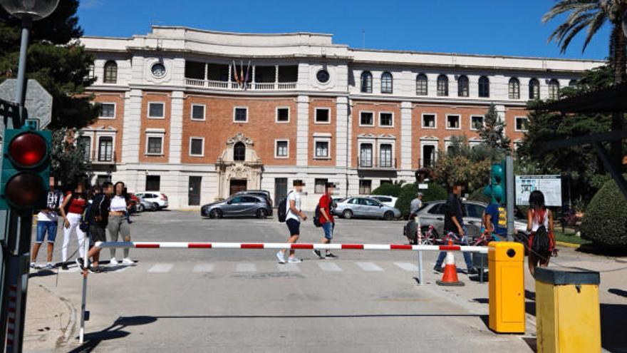 Un alumno acuchilla a una profesora en un instituto de Valencia