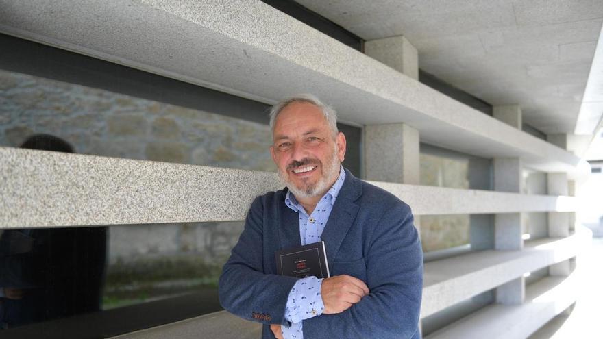 Fernando Domènech, tradutor de clásicos gregos: «Nas súas traxedias, Séneca dinos que hai que controlar as paixóns, se non pasa o que pasa»