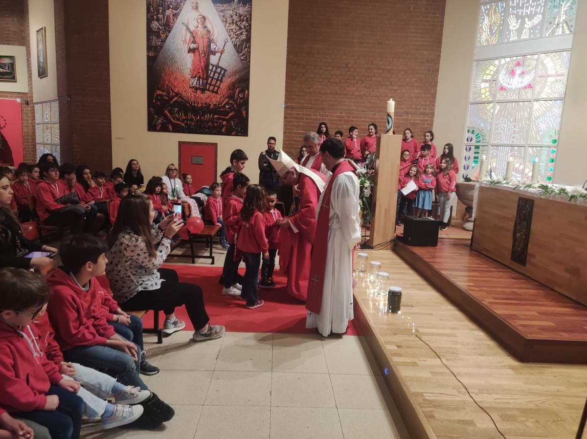 Los alumnos de Trilema celebran Pentecostés