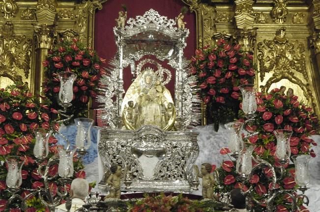 BAJADA DE LA VIRGEN DEL PINO DE SU CAMERIN