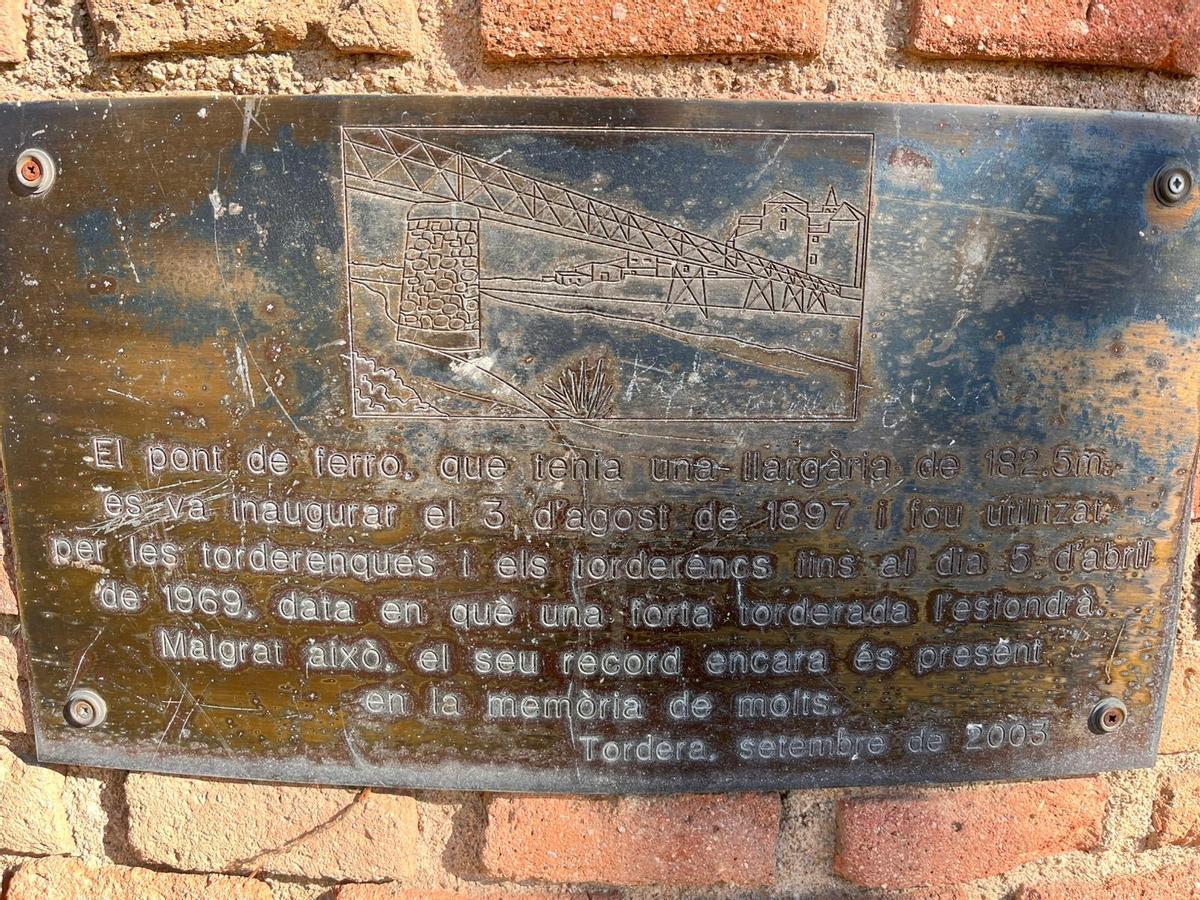 Placa commemorativa de l’antic Pont de Ferro de Tordera