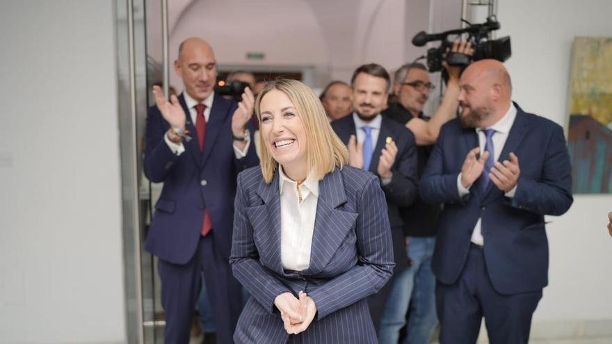 Video | María Guardiola ya es presidenta con el respaldo de Vox