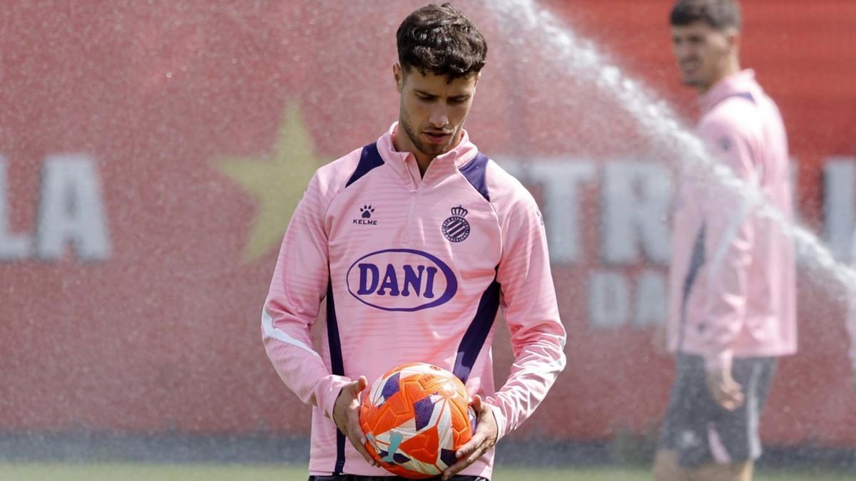 Puado, en un entrenamiento del Espanyol en Sant Adrià. Puado, en un entrenamiento del Espanyol en Sant Adrià.