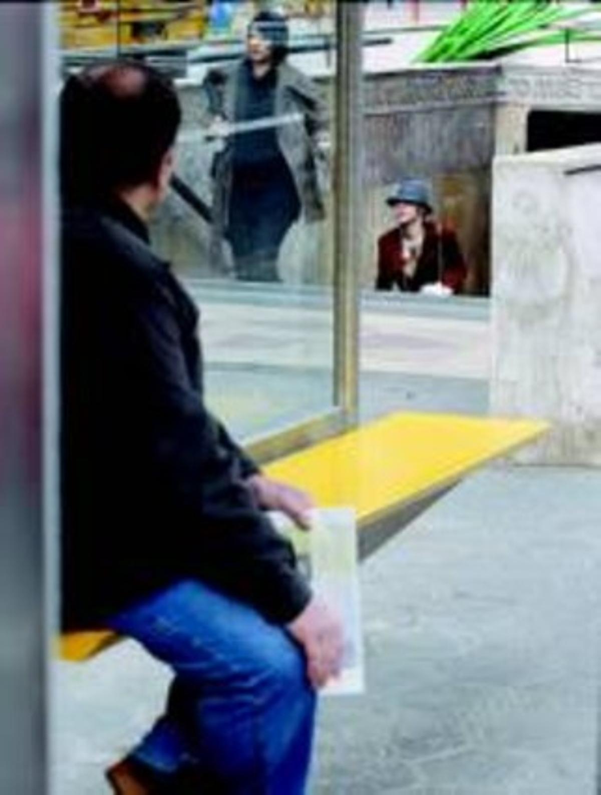 Parada de bus i metro de passeig de Gràcia, en la vaga de dijous.