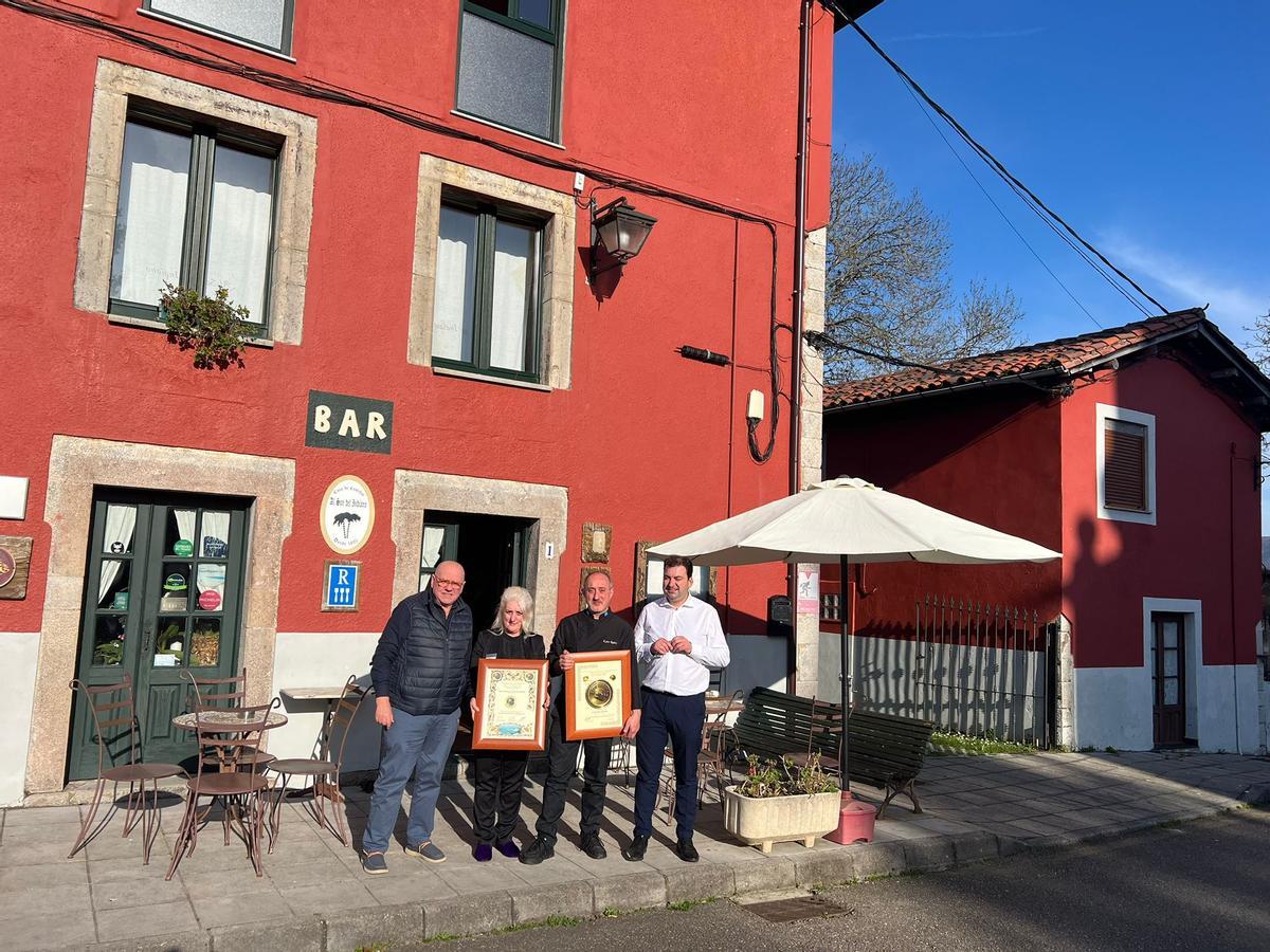 Inés y Luis Rubio, en el centro, junto a Carlos Guardado y Sergio Hidalgo.