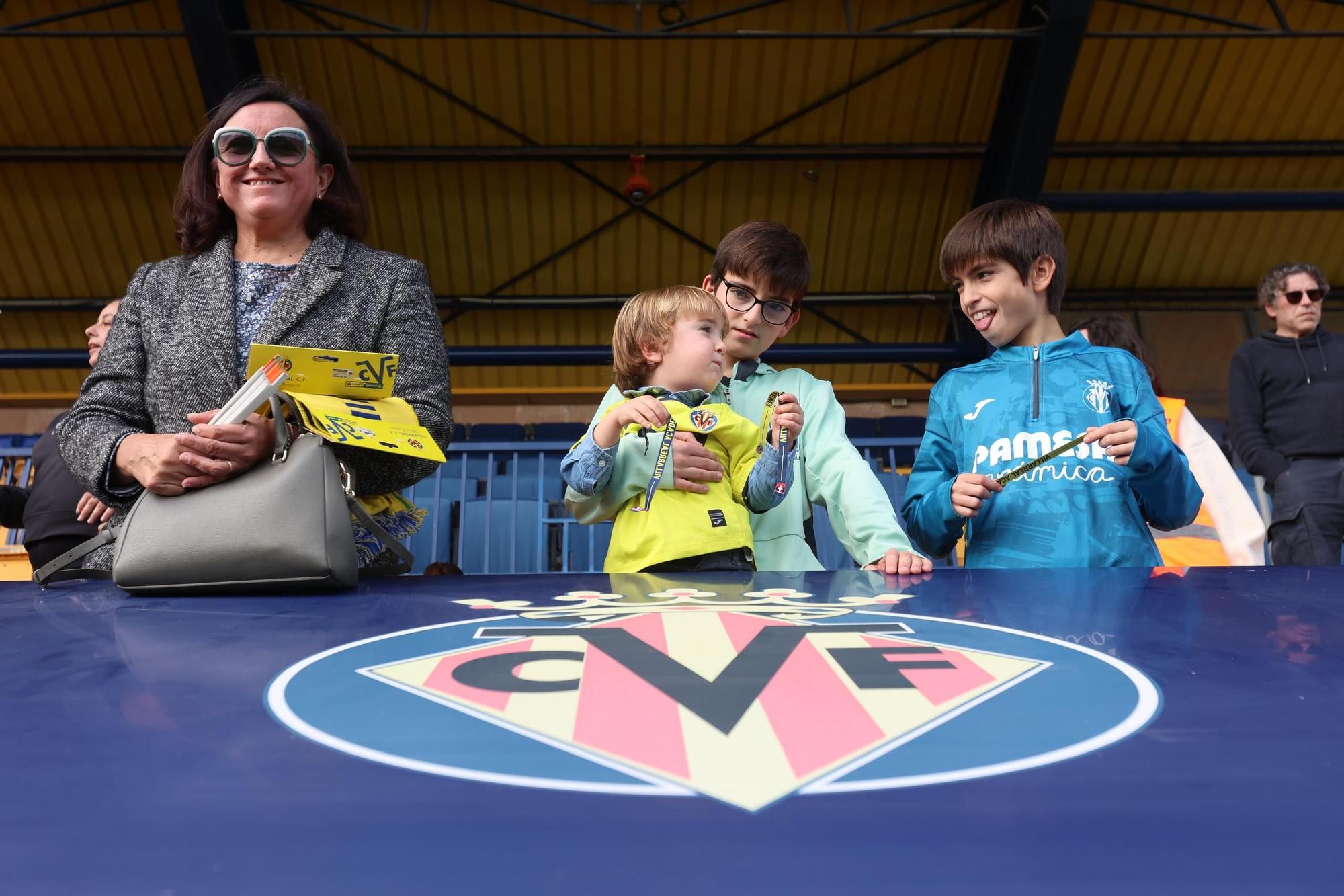 Así ha sido el entrenamiento navideño del Villarreal a puerta abiertas