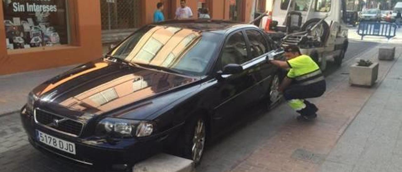 Morant subasta el coche oficial del alcalde de Gandia y anula el contrato del chófer